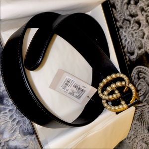 NEW🔥AUTHENTIC🔥 luxury NEW Gucci Leather belt with pearl Double G
NWT
Gucci
